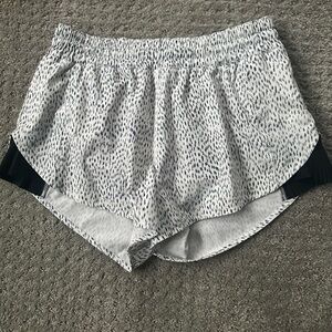 Lululemon Black White Blue Patterned Shorts Lined Size 6